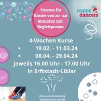 <p>Sobald die Musik los geht ist Dein Kleinkind nicht zu stoppen?</p>
<p>Wackeln mit den Beinen, dem Kopf, die Arme schwingen rum? Dann solltet ihr zusammen zu mir kommen</p>
<p>Eine Rassel, renn, stampfen und rennen Zeit - ob mit Mama, Papa, Tante-immer mit einer Bezugsperson Unser Kurskonzept fördert eine glückliche und gesunde Entwicklung von kleinen Kindern.</p>
<p>Und auch die Begleitpersonen sind herzlich willkommen und erleben mit uns einen riesen Spaß und viel Freude. Lasst uns gemeinsamen tanzen. nappydancers® fördert die natürliche Bindung zwischen Eltern und Kind, die Koordination von Bewegungsabläufen, die Musikalität und ein erstes Rhythmusgefühl, die Grob- und Feinmotorik, die Körperwahrnehmung, das Selbstbewusstsein sowie das soziale Verhalten in einer Gruppe mit anderen Kindern.</p>